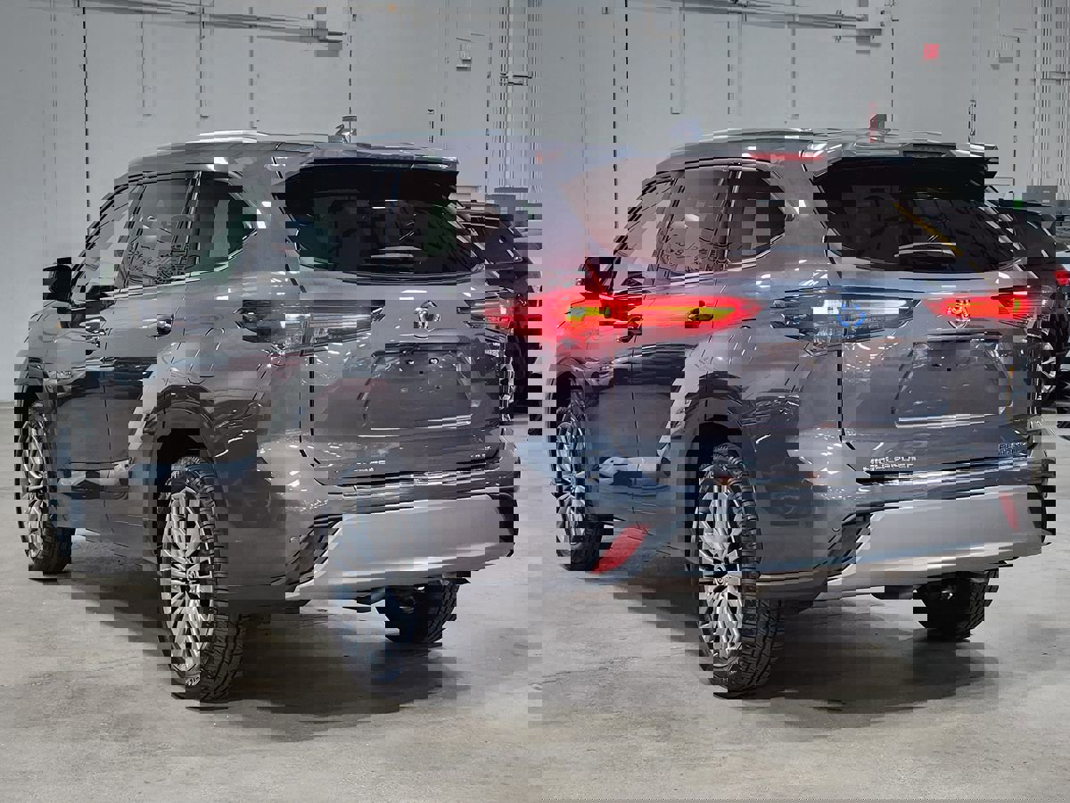 Used 2022 Toyota Highlander Platinum image 12