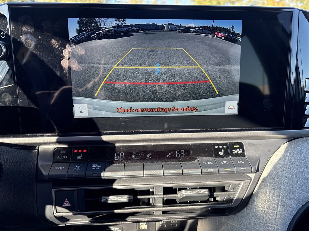 Used 2025 Toyota Camry XLE image 33