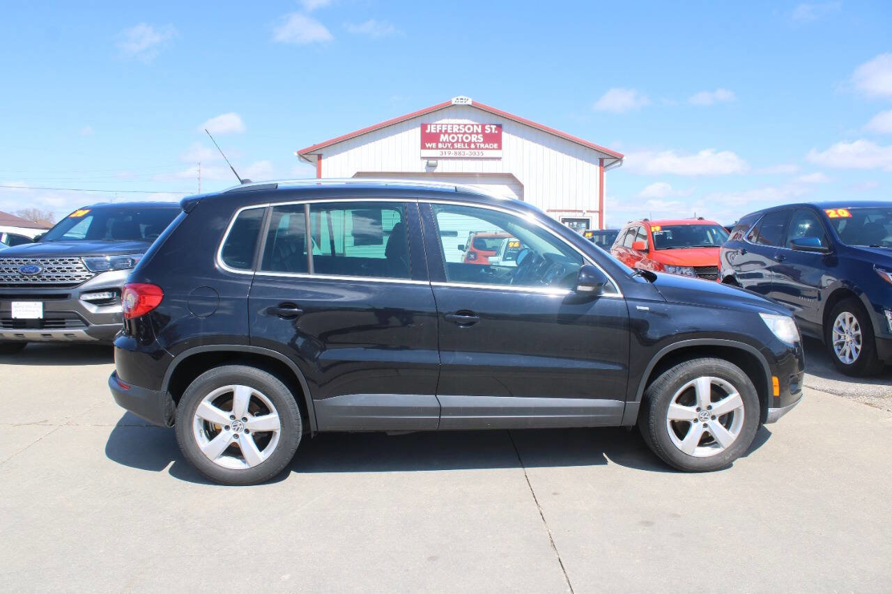 Used 2010 Volkswagen Tiguan SE image 1