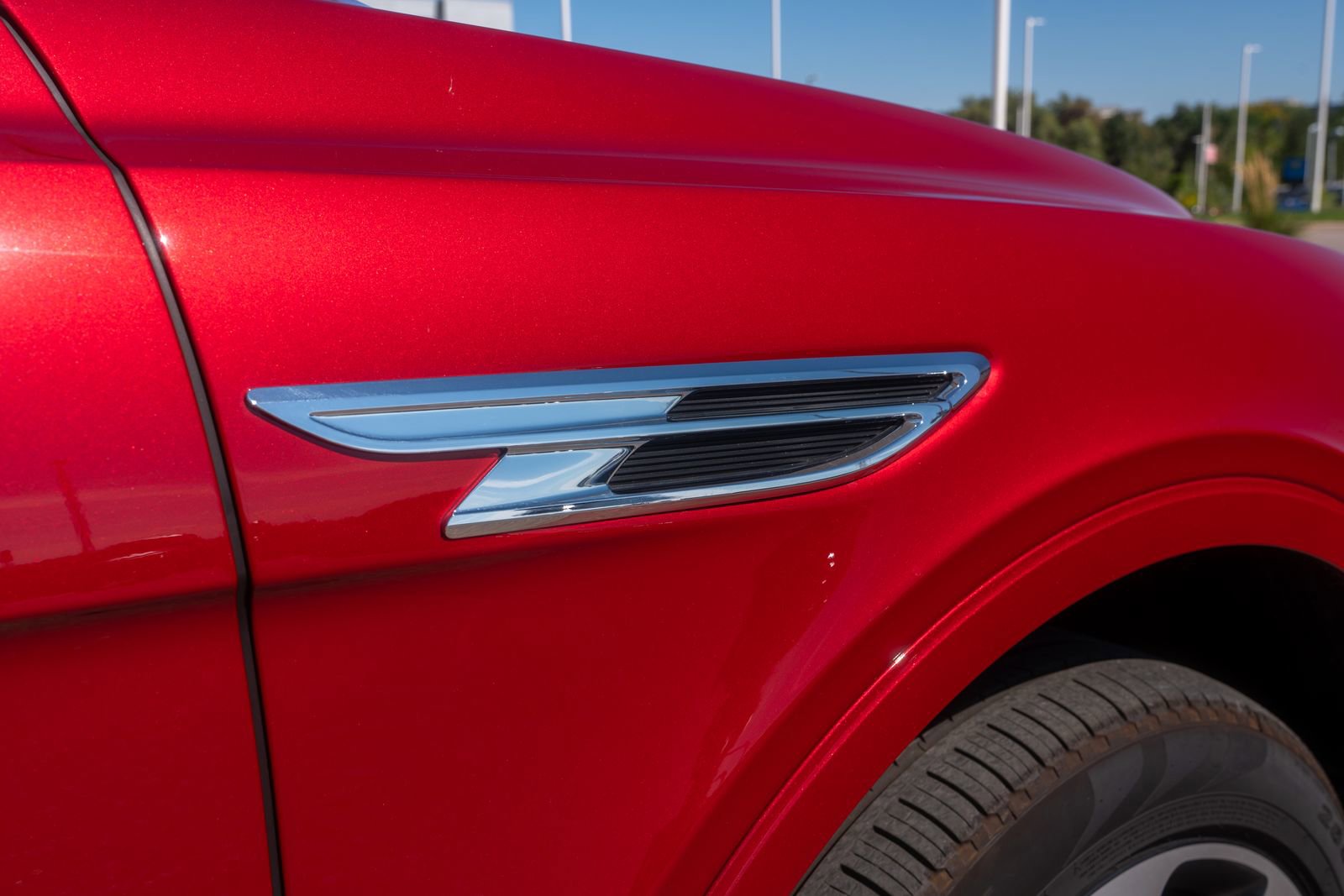 Certified 2024 Bentley Bentayga Extended Wheelbase image 19