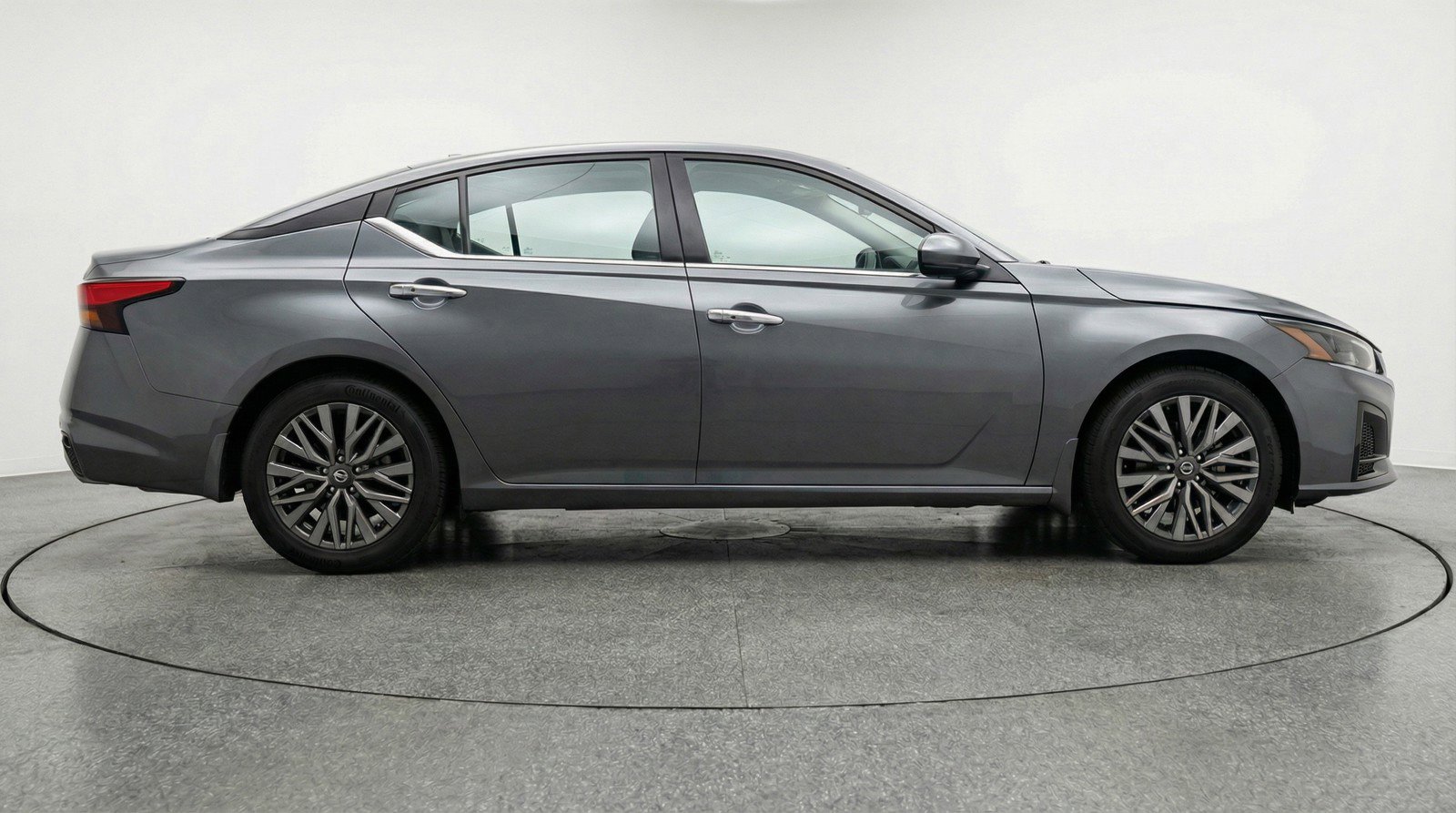 Used 2025 Nissan Altima 2.5 SV FWD image 11