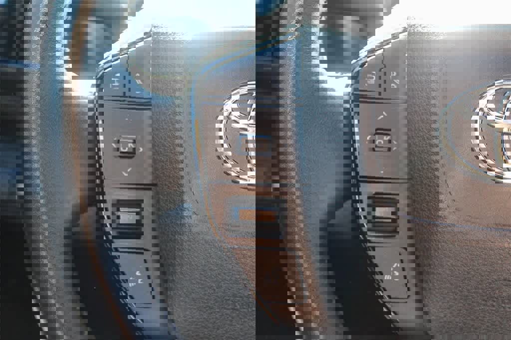 Used 2023 Toyota bZ4X Limited image 33