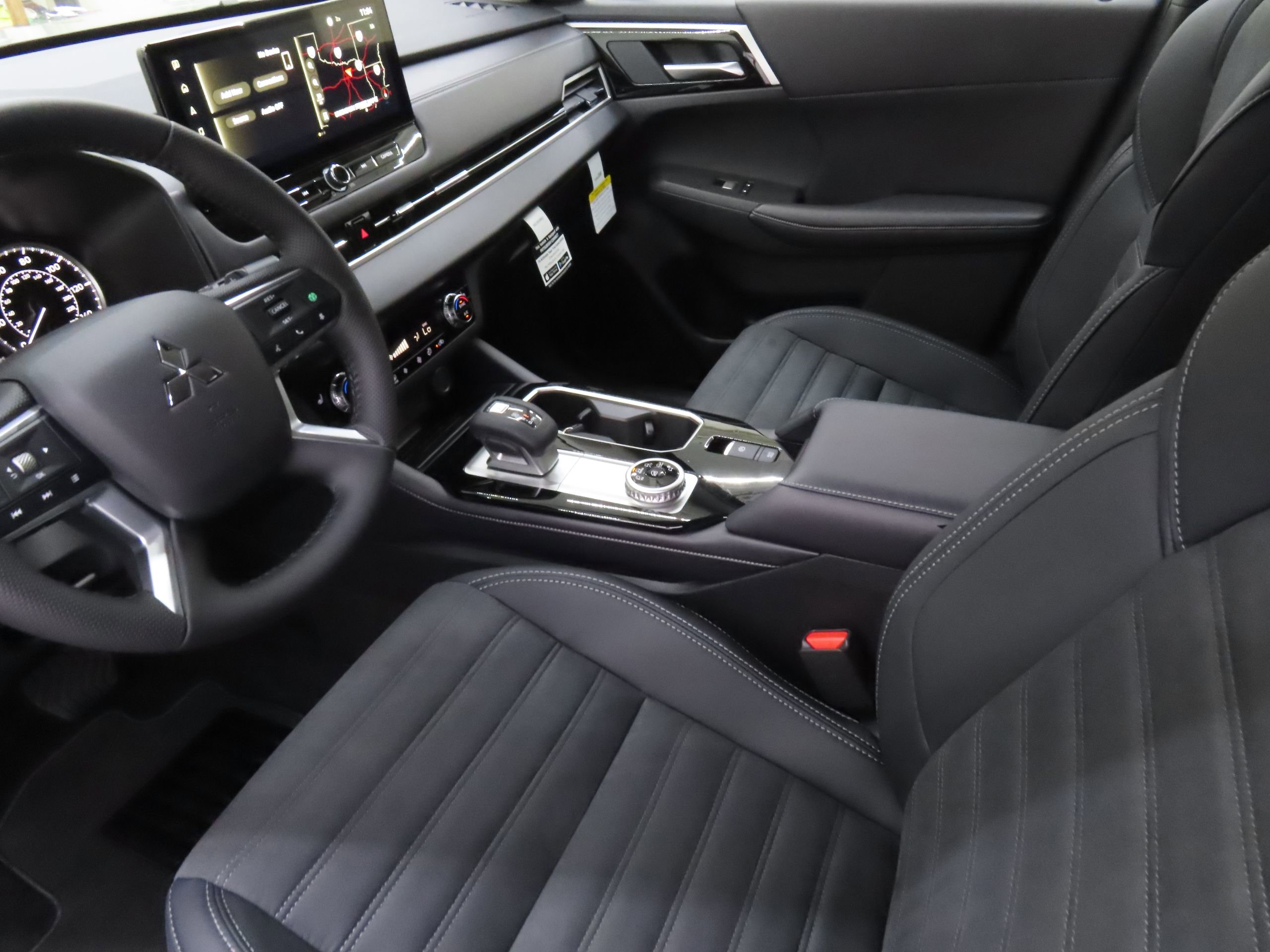 New 2025 Mitsubishi Outlander SE image 20