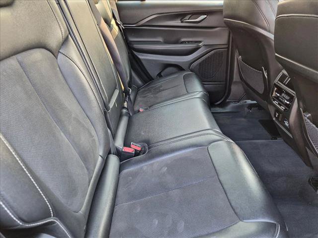 Used 2023 Jeep Grand Cherokee Altitude AWD/4WD image 19