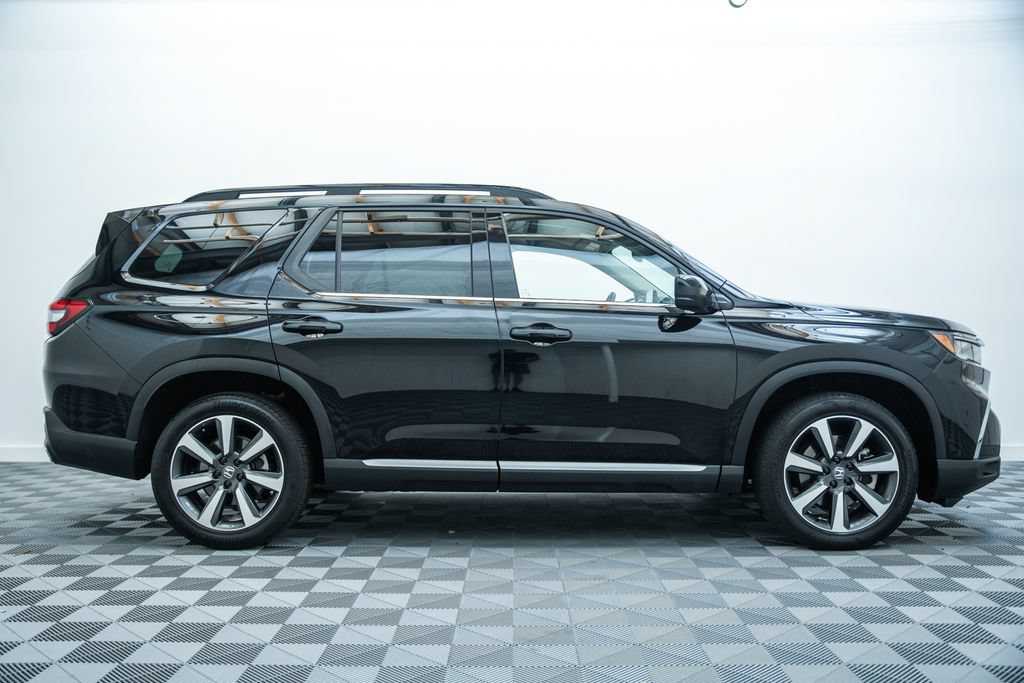 Used 2025 Honda Pilot Elite image 4