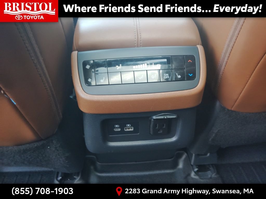 Used 2023 Nissan Pathfinder Platinum AWD/4WD image 18