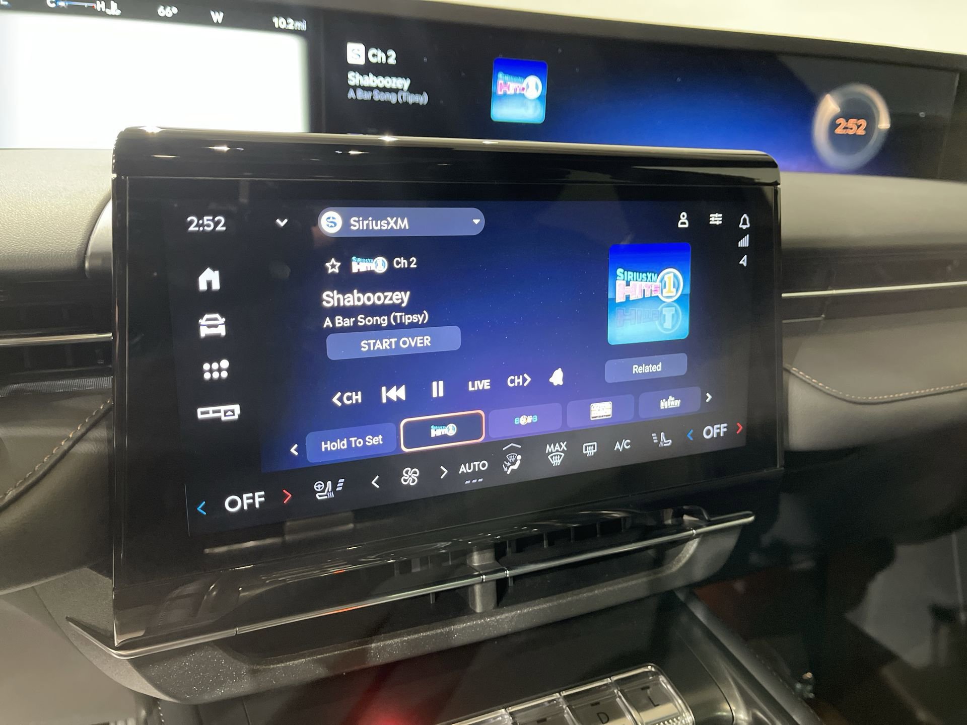 New 2024 Lincoln Nautilus Premier w/ Equipment Group 102A image 20