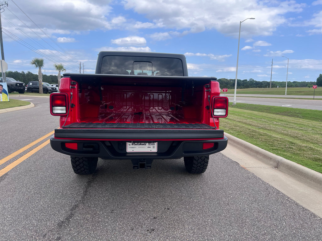 Certified 2023 Jeep Gladiator Sport AWD/4WD image 6