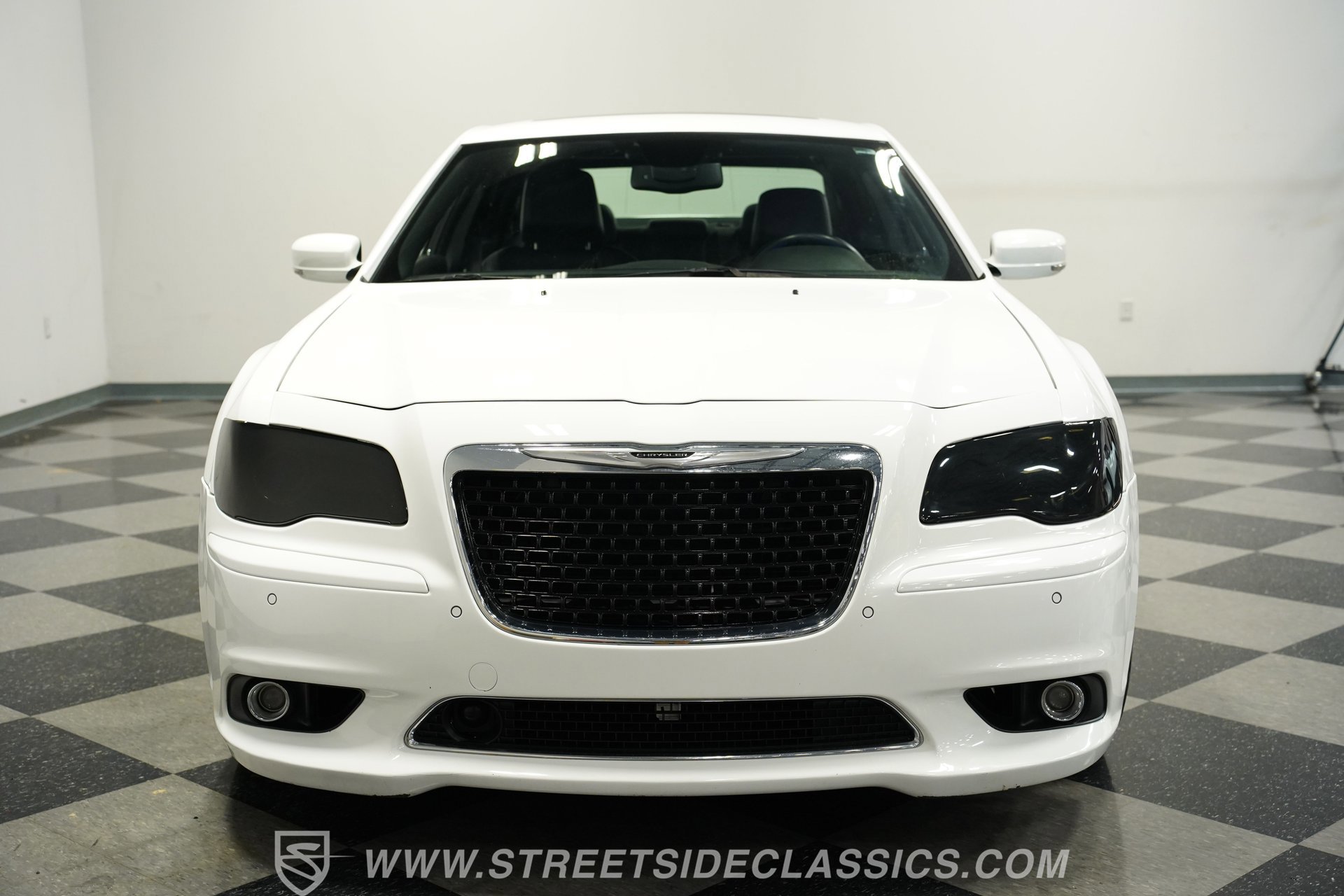 Used 2012 Chrysler 300 SRT8 w/ 19-Premium Speaker Group image 17