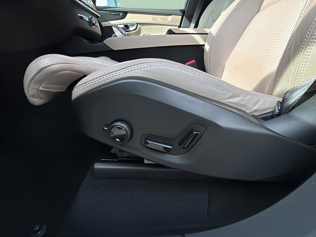 Used 2025 Volvo XC90 T8 Ultra image 20