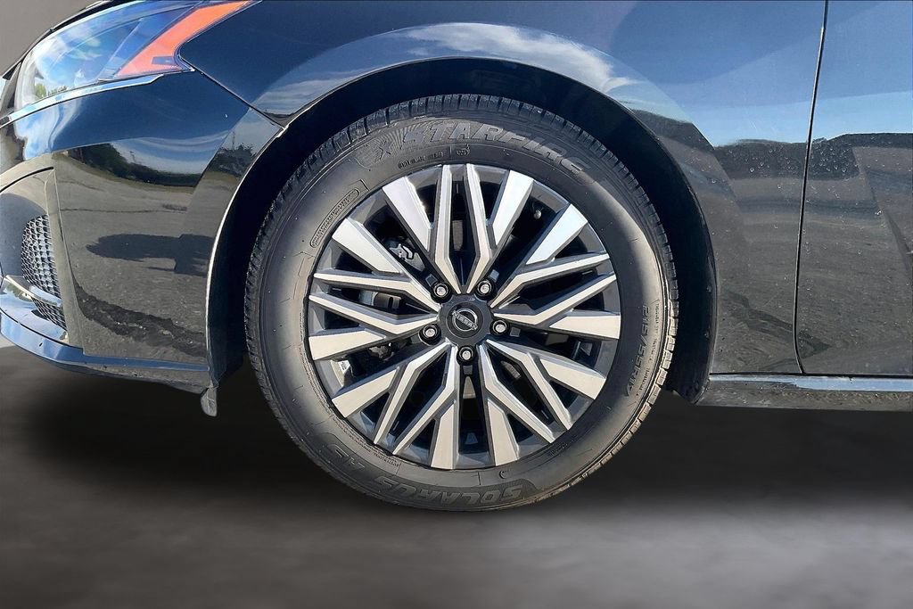 Used 2025 Nissan Altima 2.5 SV FWD image 30