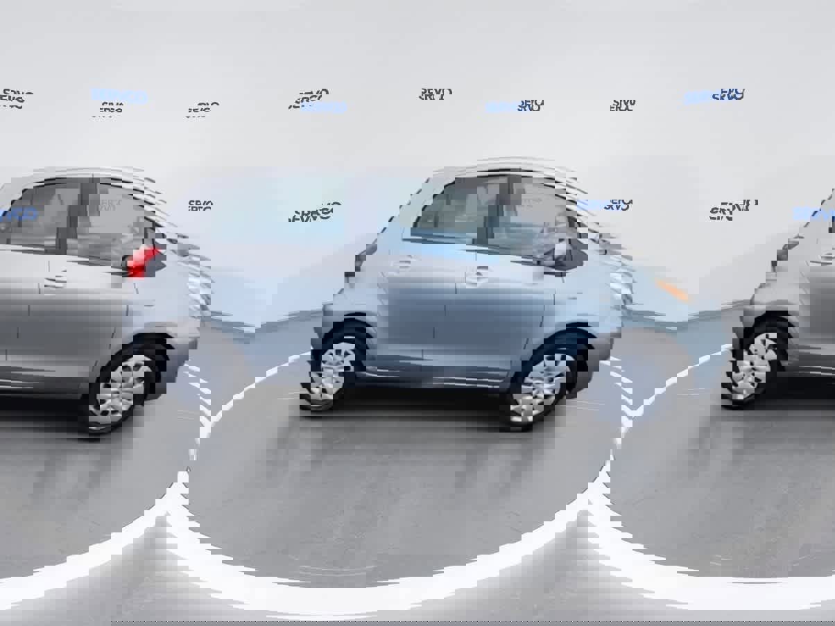 Used 2011 Toyota Yaris 4-Door Hatchback image 10