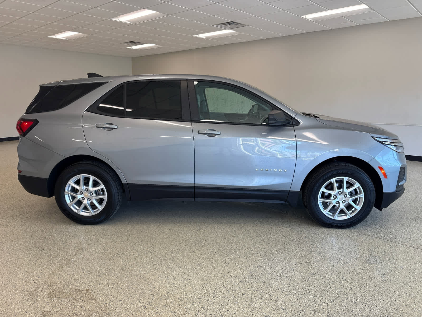 Used 2024 Chevrolet Equinox LS w/ LS Convenience Package AWD/4WD image 5