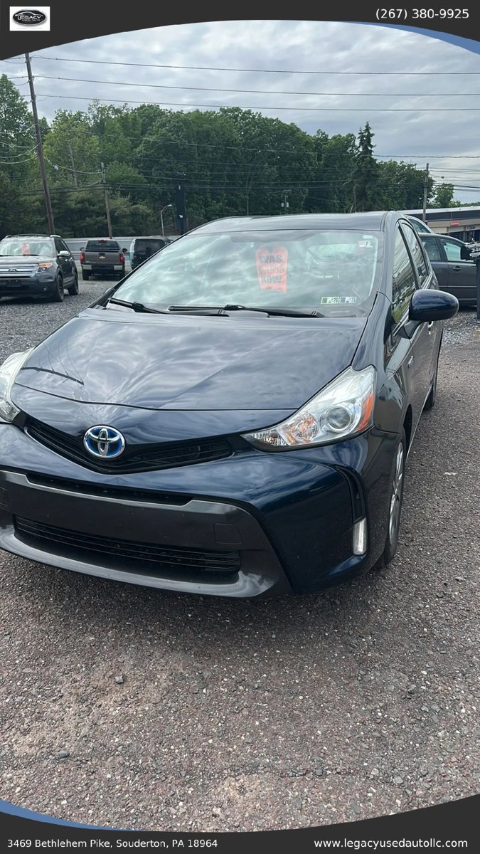 Used 2017 Toyota Prius V Four FWD image 7