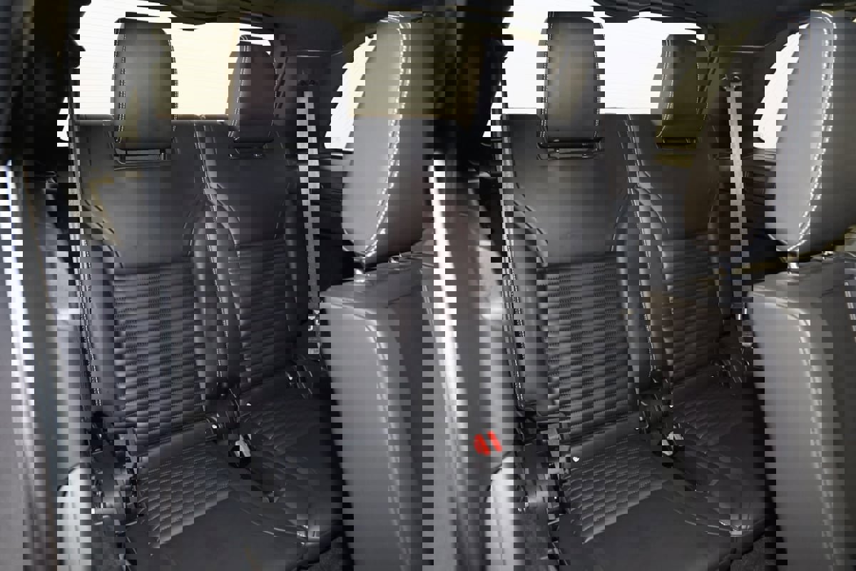 Used 2023 Land Rover Discovery S R-Dynamic image 14