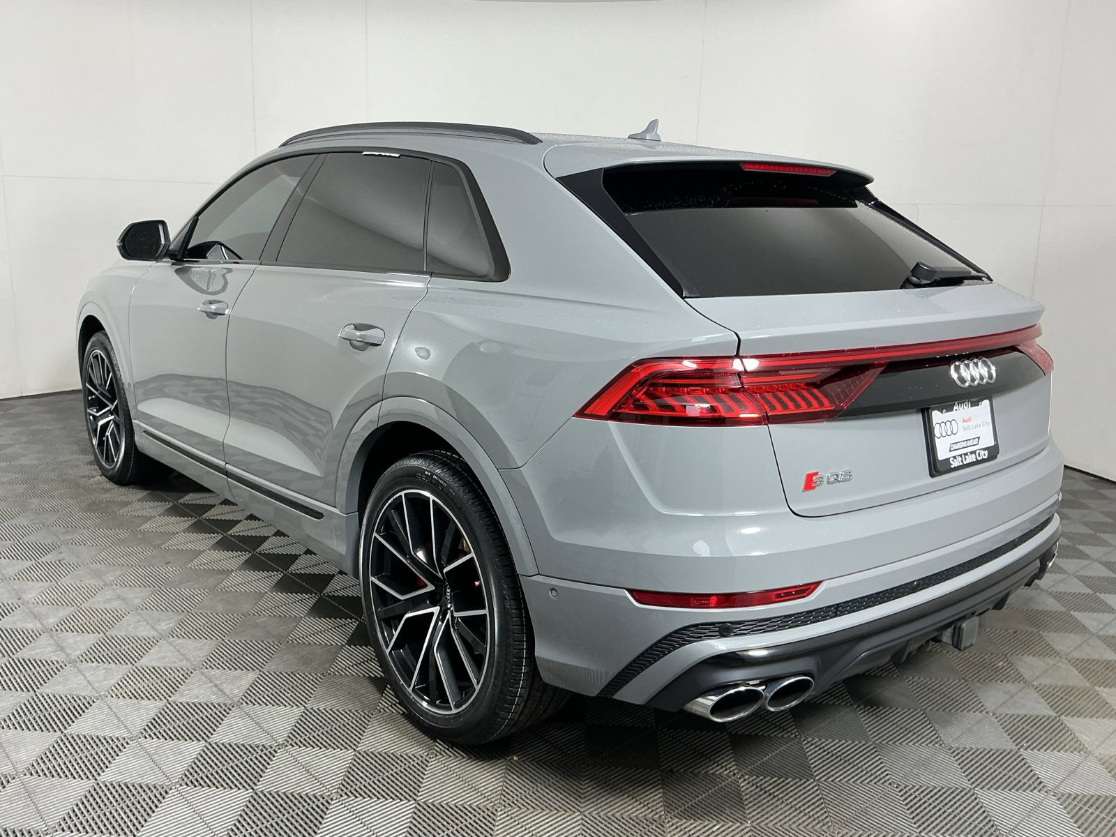 Used 2022 Audi SQ8 Prestige AWD/4WD image 6