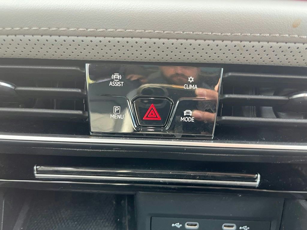 Certified 2024 Volkswagen Atlas Peak Edition SE AWD/4WD image 17