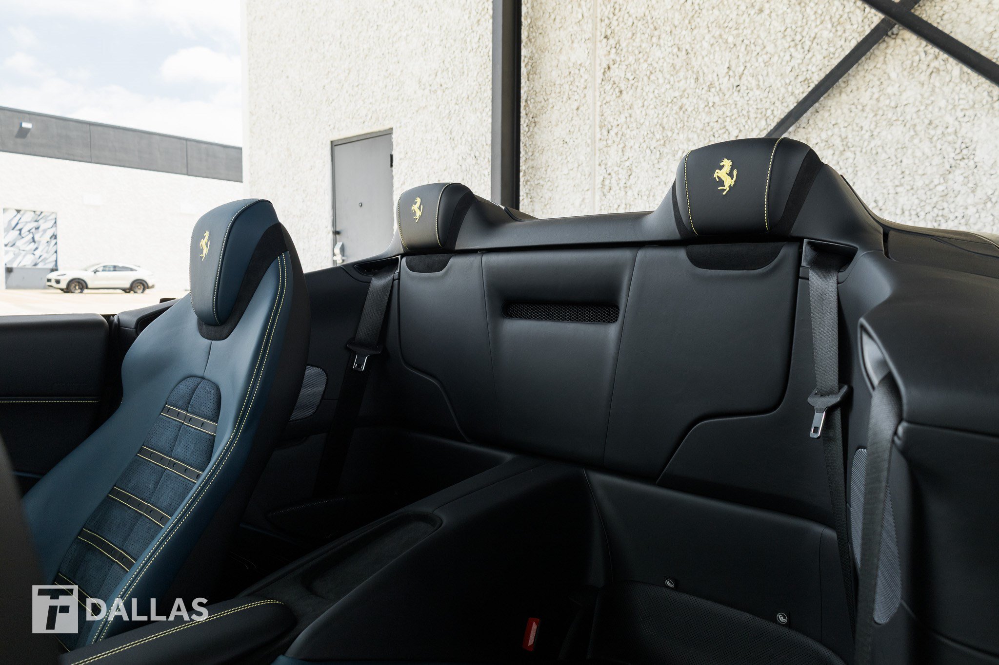 Used 2025 Ferrari Roma Spider RWD image 31
