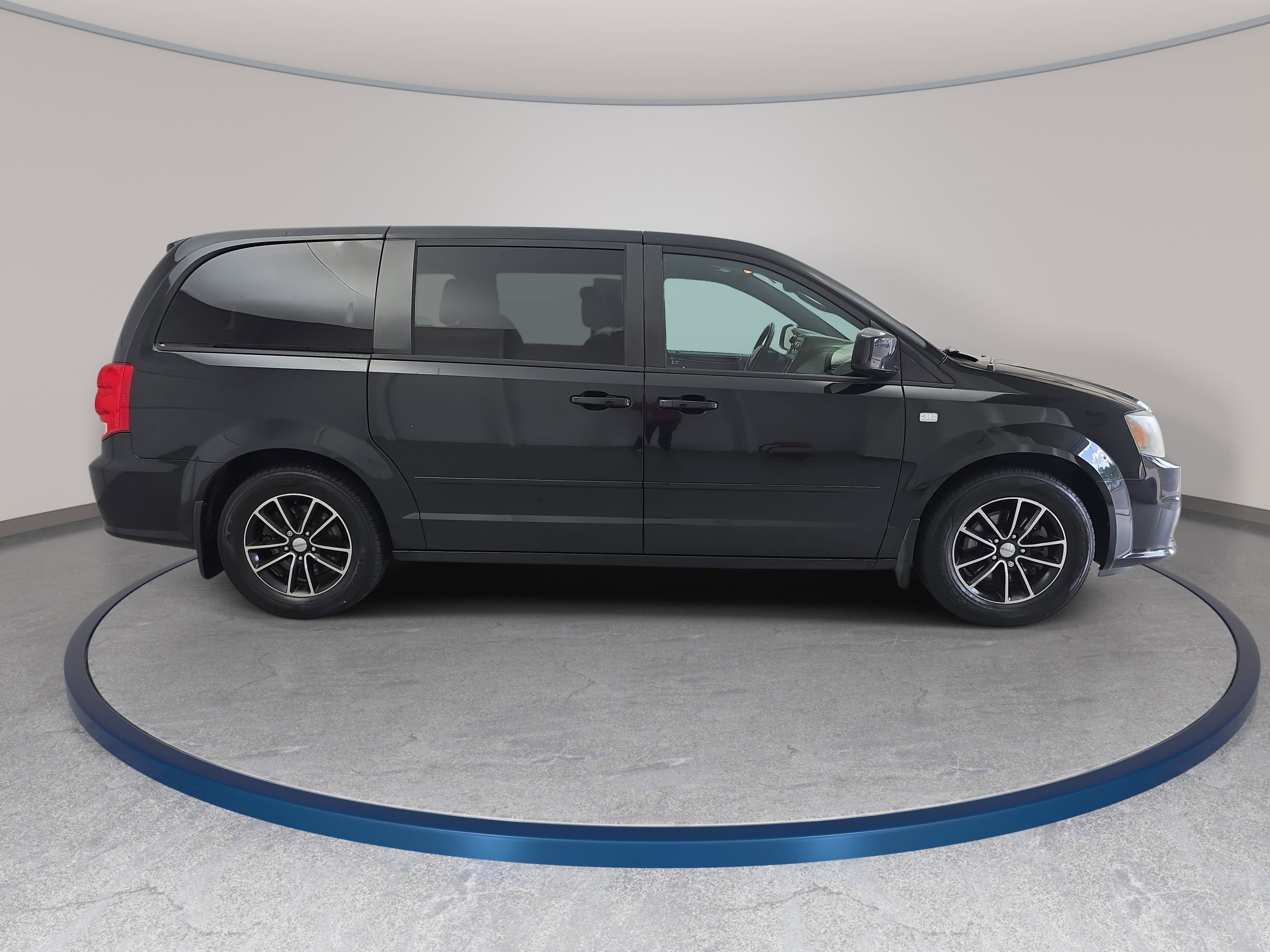 Used 2014 Dodge Grand Caravan SE FWD image 4