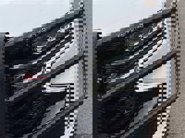 Used 2022 Chevrolet Suburban Z71 w/ Luxury Package image 11