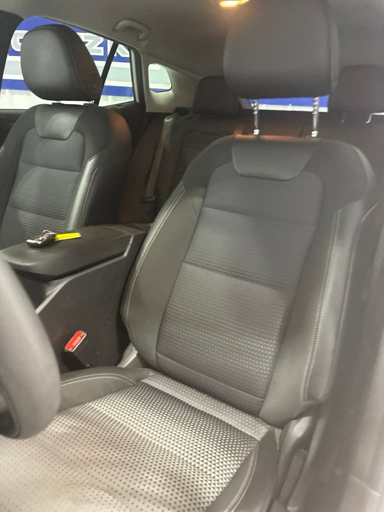 Used 2025 Chevrolet Trax LT FWD image 13