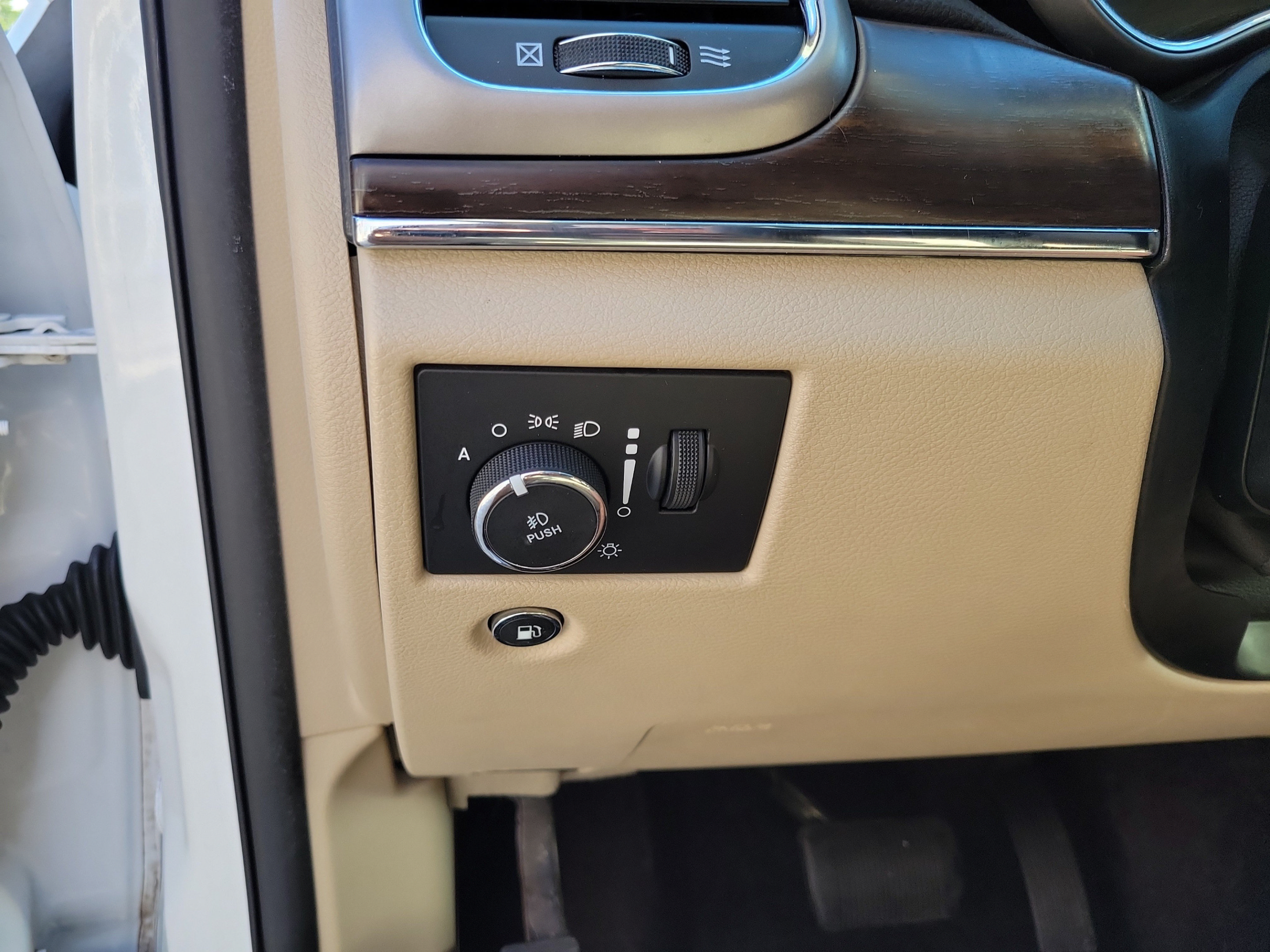 Used 2018 Jeep Grand Cherokee Limited w/ Trailer Tow Group IV AWD/4WD image 7