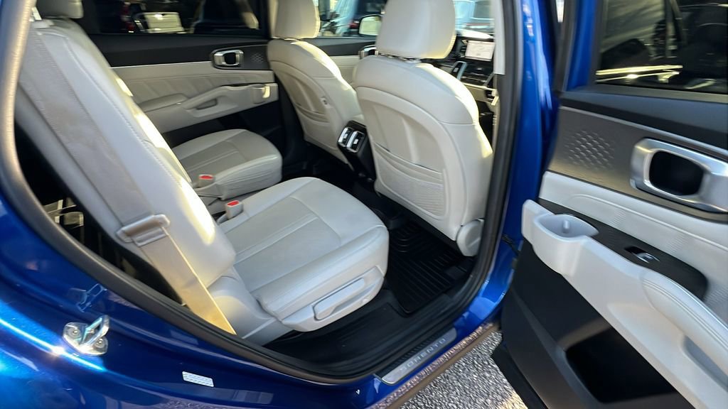 Used 2022 Kia Sorento SX image 18