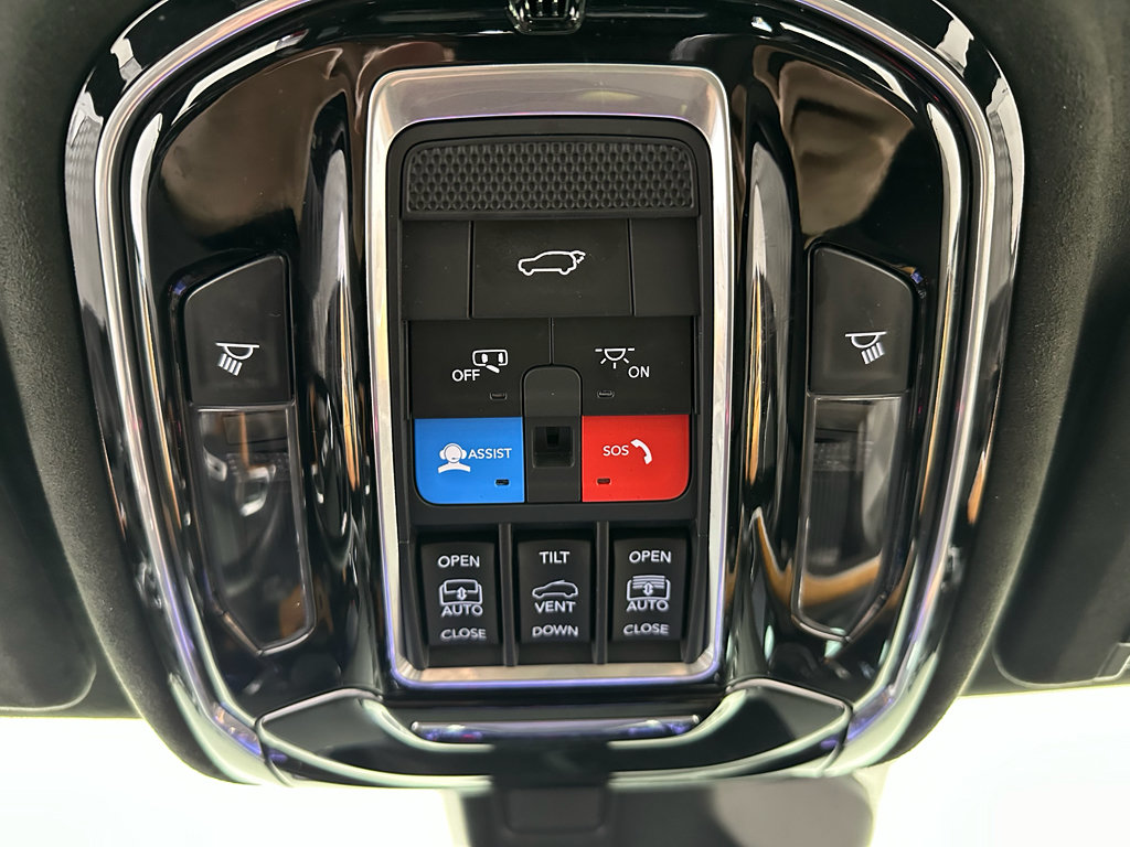 Used 2022 Jeep Grand Cherokee Summit AWD/4WD image 19