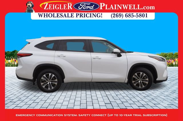 Used 2023 Toyota Highlander XLE image 6