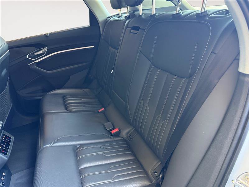 Used 2019 Audi e-tron Prestige w/ Prestige Package AWD/4WD image 15
