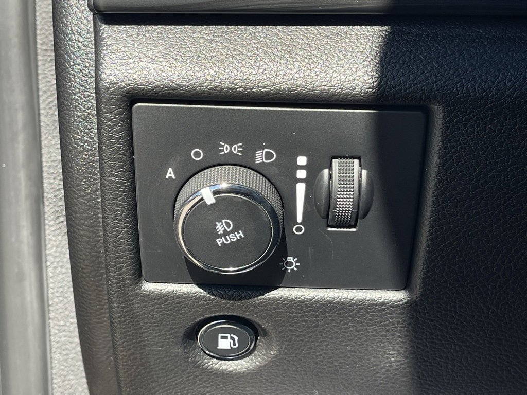 Used 2021 Jeep Grand Cherokee Laredo X image 26