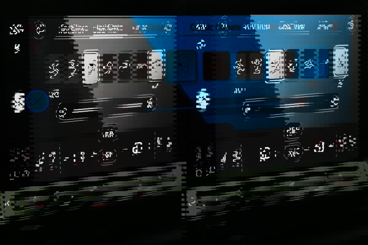 Used 2024 Volkswagen Atlas SE image 51