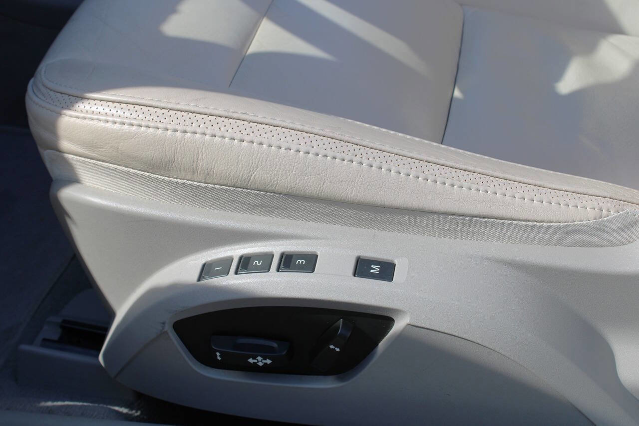 Used 2012 Volvo C70 T5 image 31