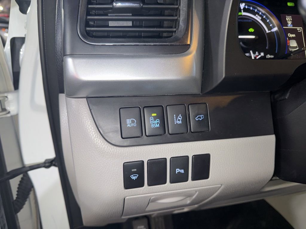 Used 2016 Toyota Highlander Limited w/ Driver Technology Package image 25