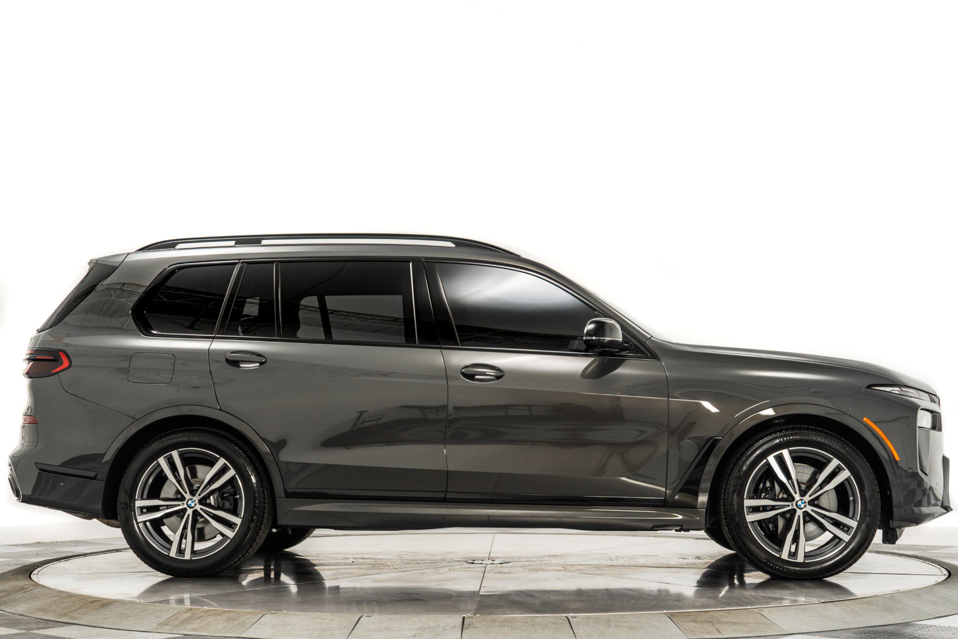 Used 2025 BMW X7 M60i image 45
