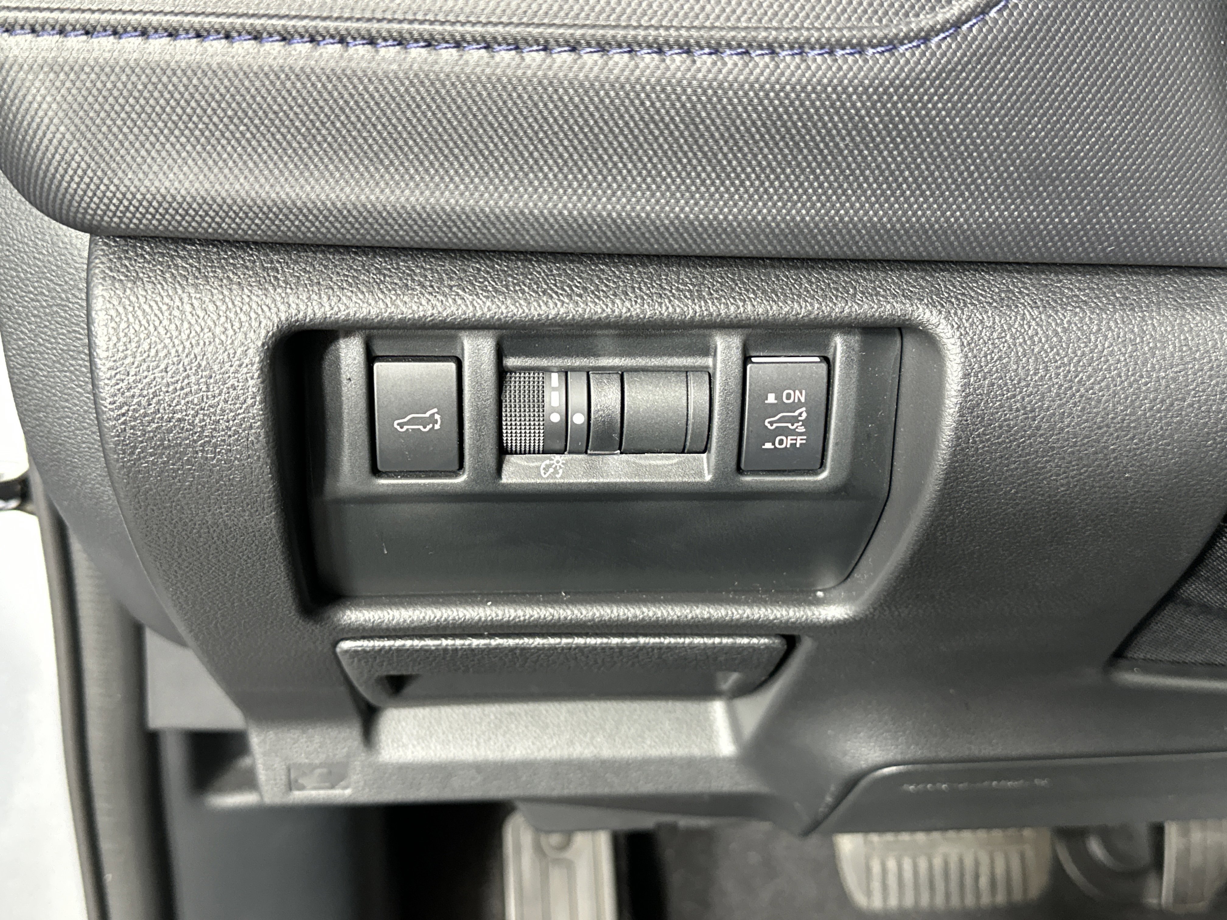 Used 2025 Subaru Forester Limited w/ Popular Package #2 image 28