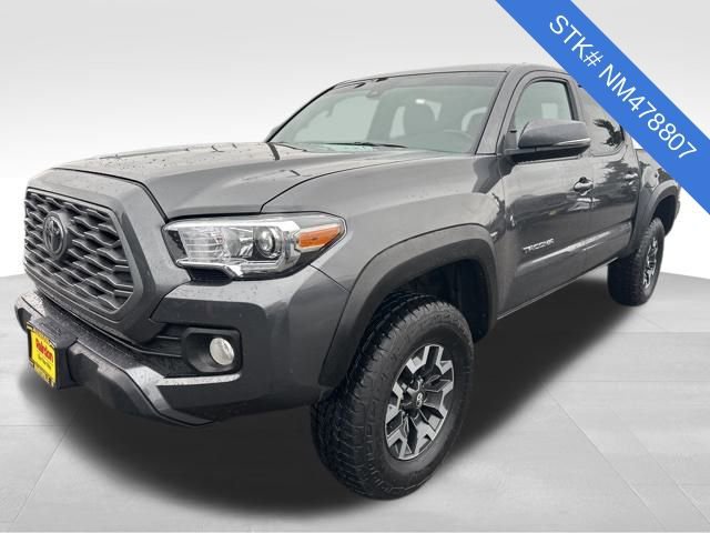 Used 2022 Toyota Tacoma TRD Off-Road w/ Technology Package image 3