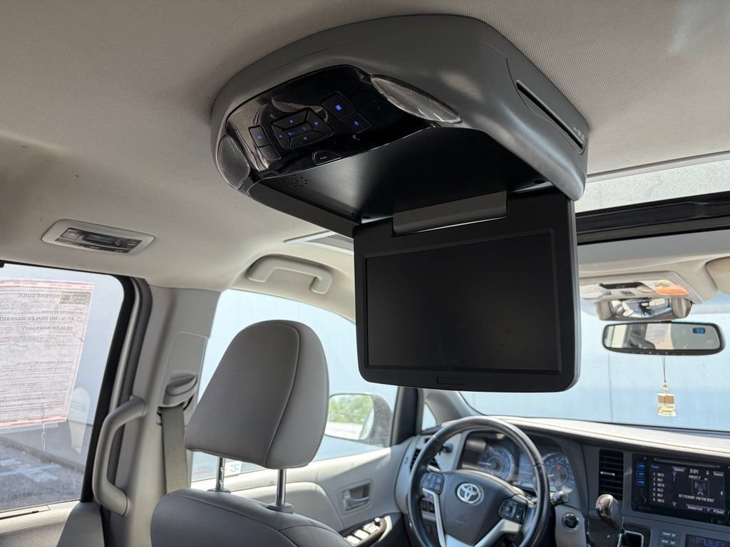 Used 2015 Toyota Sienna XLE w/ XLE Navigation Package FWD image 31