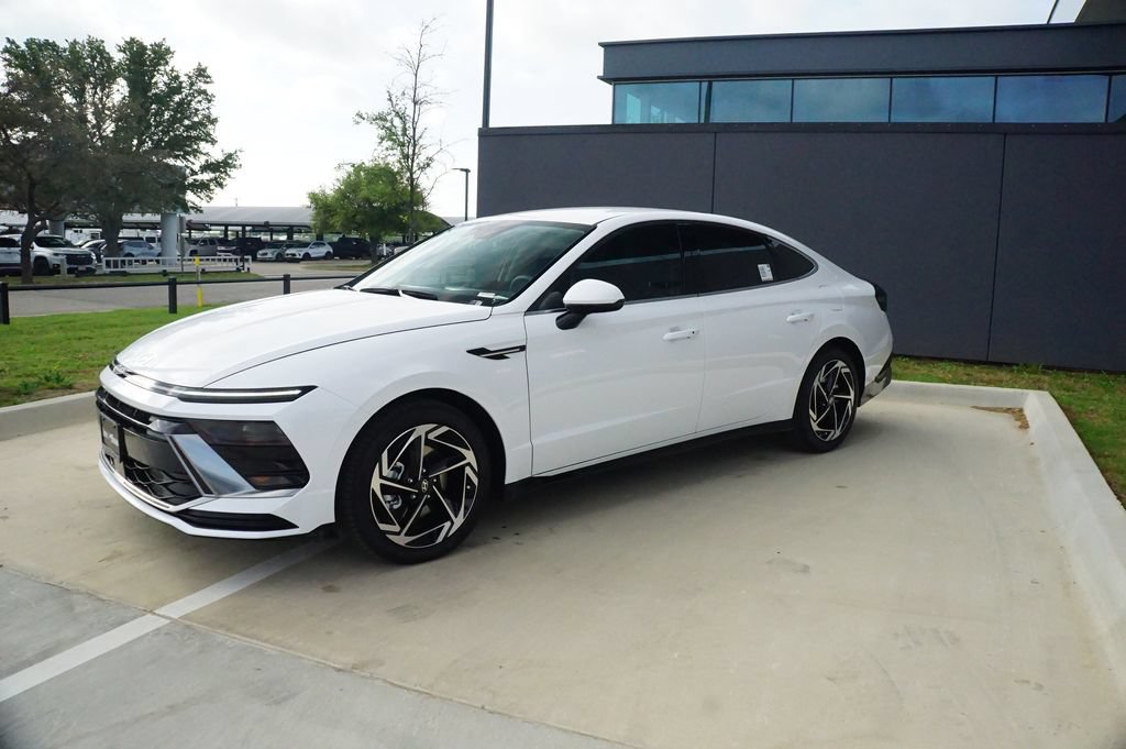 New 2026 Hyundai Sonata SEL FWD image 4