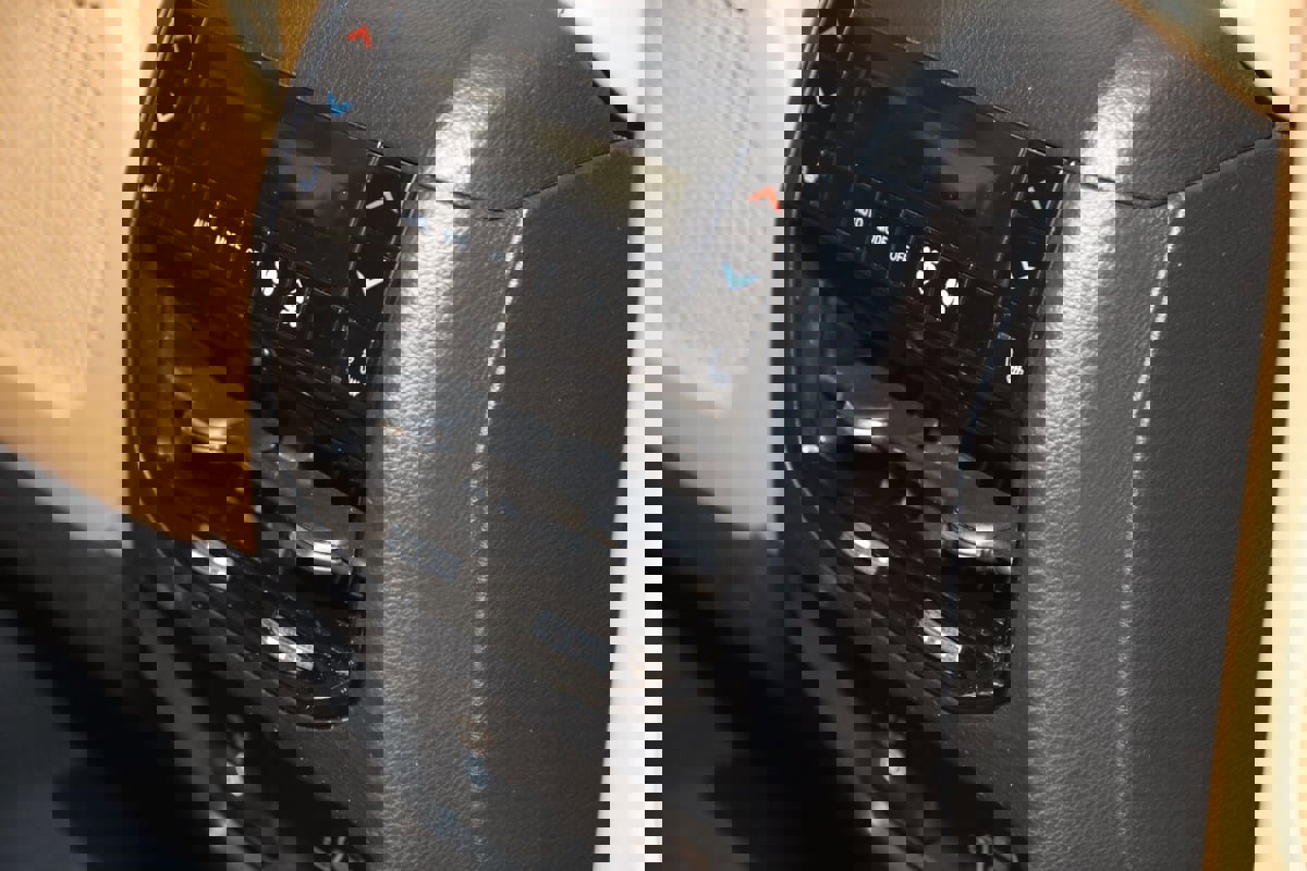 Used 2023 Jeep Grand Cherokee Summit w/ Luxury Tech Group V image 17