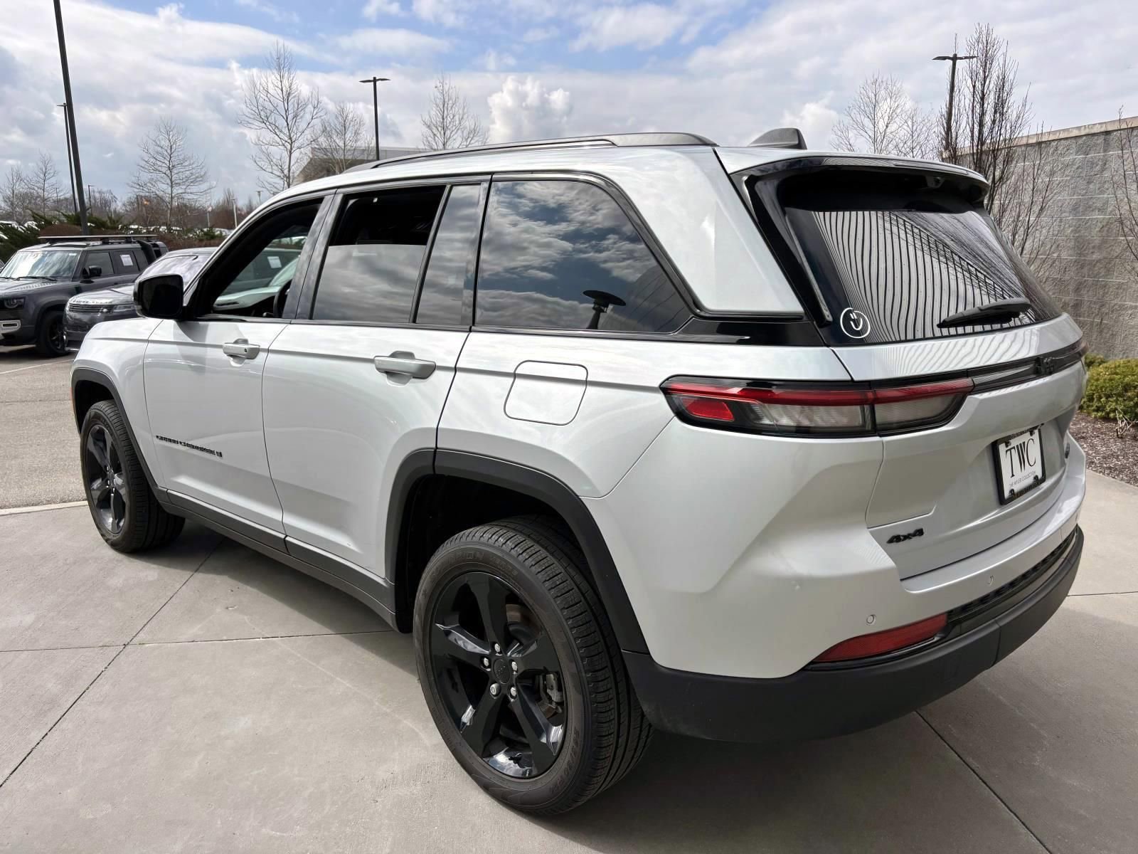 Used 2025 Jeep Grand Cherokee Limited w/ Luxury Tech Group II image 7