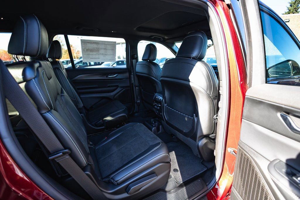 New 2025 Jeep Grand Cherokee L Altitude image 28