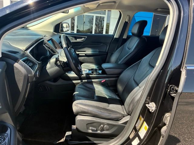Used 2018 Ford Edge Titanium FWD image 9