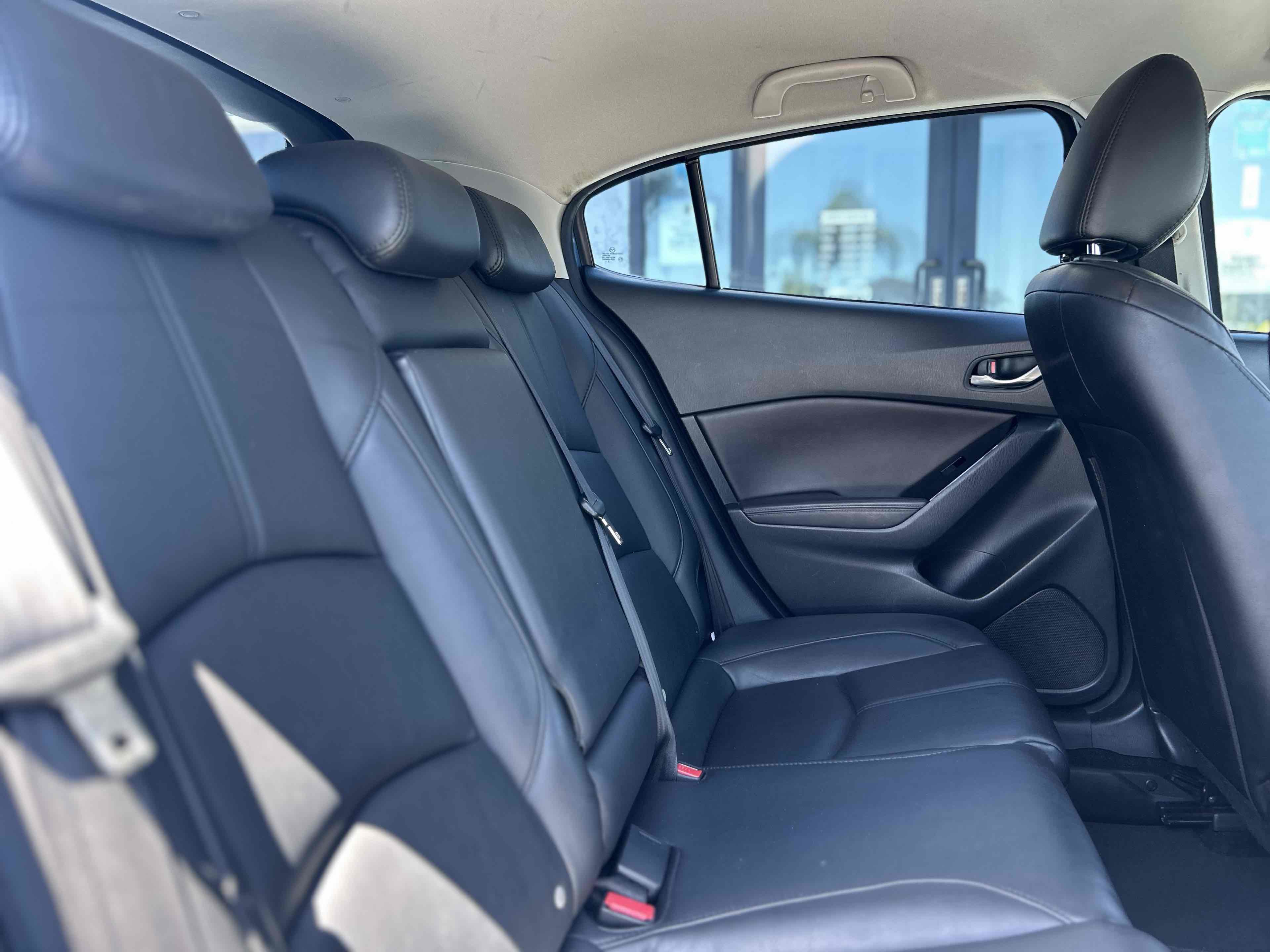 Used 2018 MAZDA MAZDA3 Touring image 13