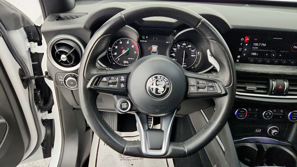 Used 2022 Alfa Romeo Stelvio Sprint image 13