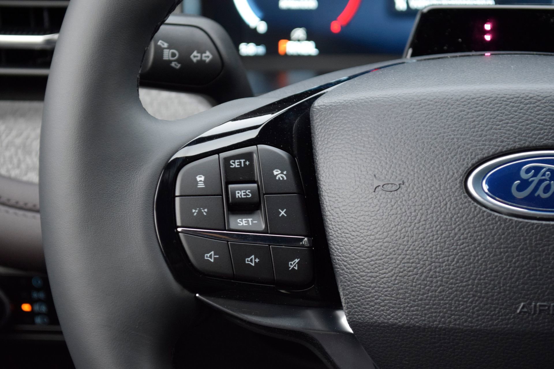 New 2026 Ford Explorer Platinum image 9