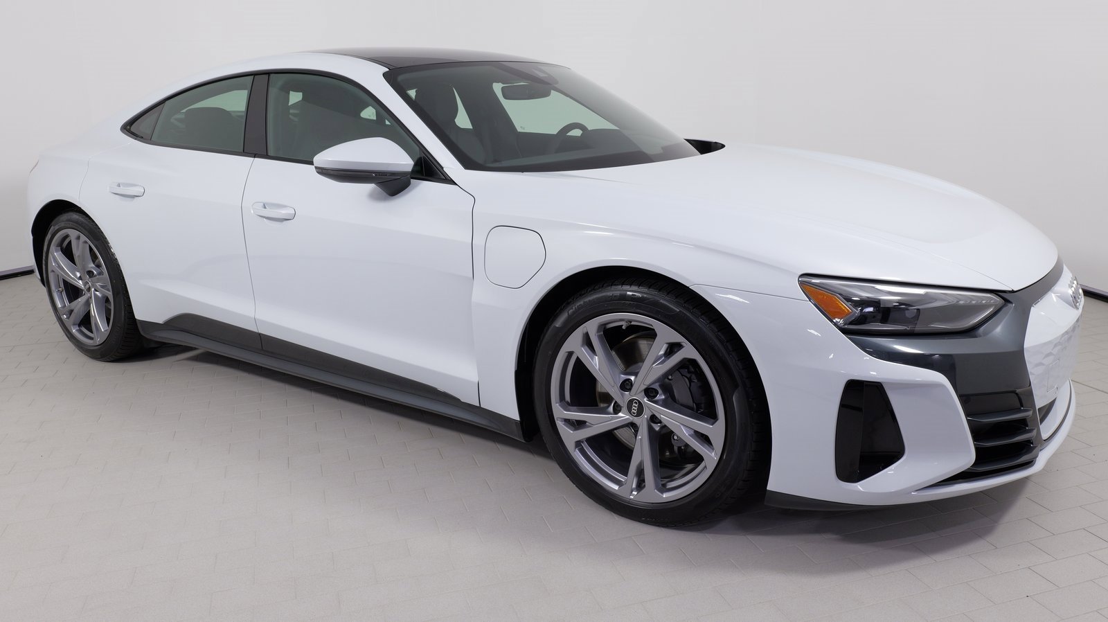 Used 2023 Audi e-tron GT Premium Plus image 9