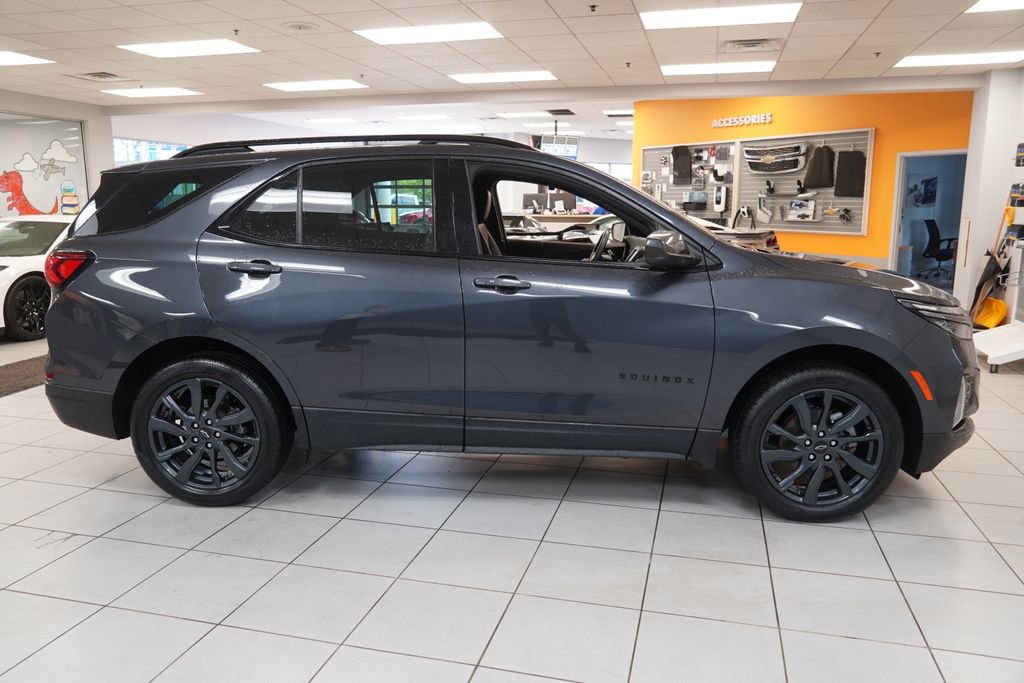 Used 2022 Chevrolet Equinox RS w/ LPO, Floor Liner Package AWD/4WD image 14
