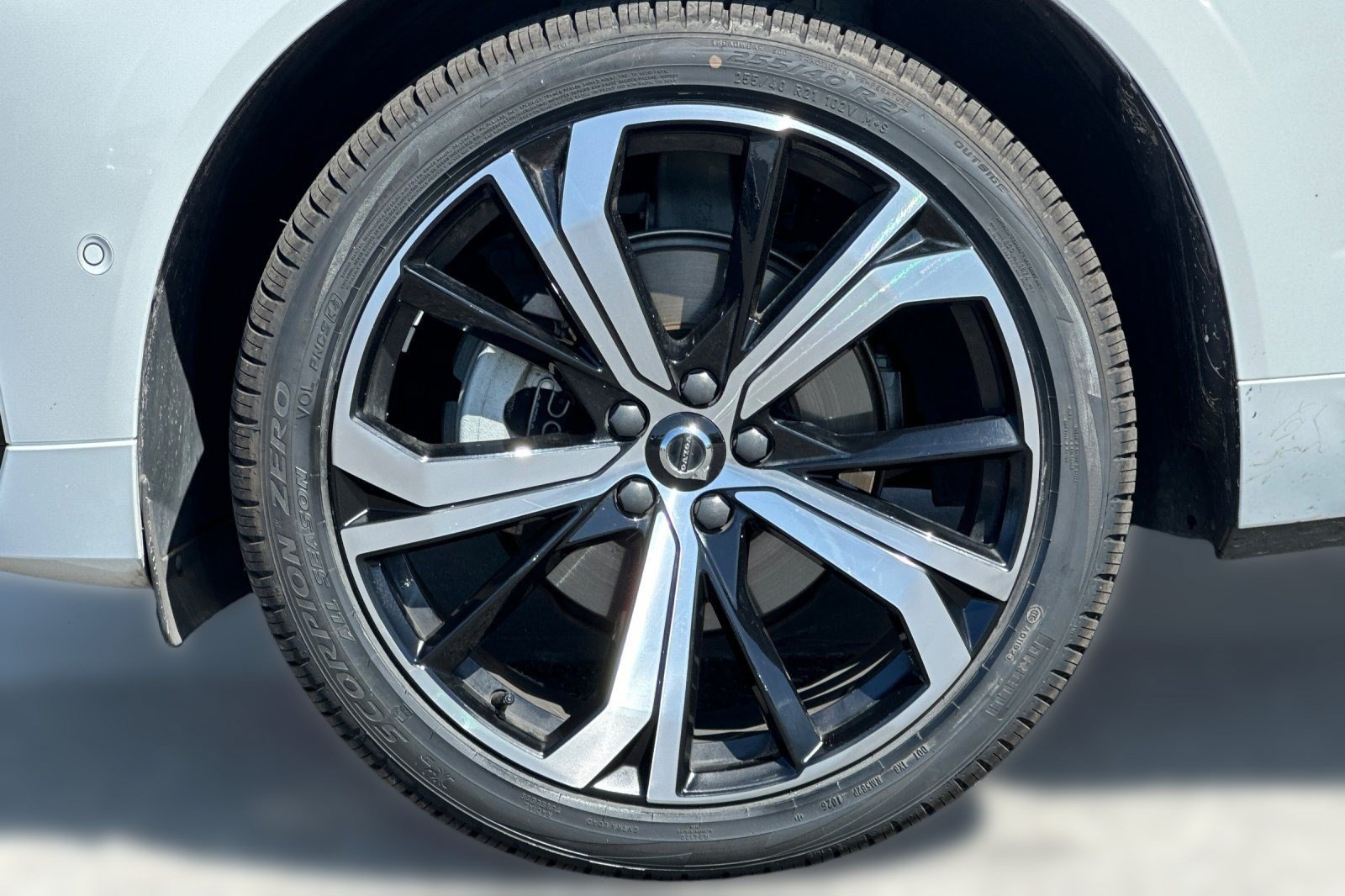 Used 2022 Volvo XC60 B5 R-Design w/ Advanced Package AWD/4WD image 13