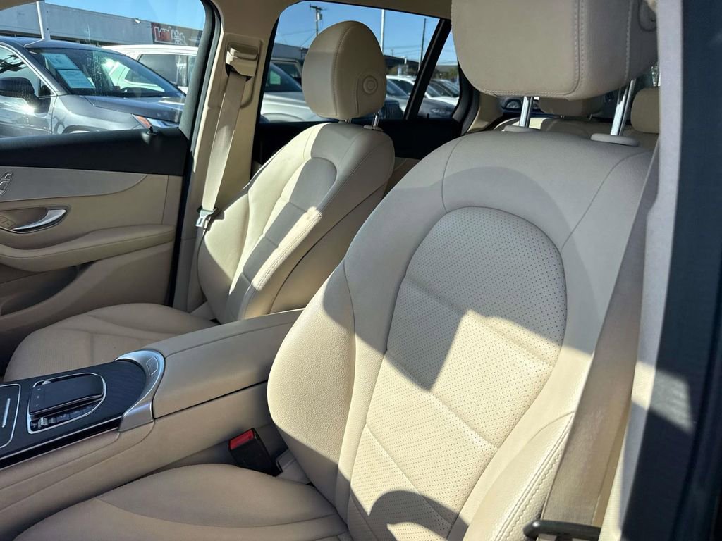 Used 2022 Mercedes-Benz GLC 300 4MATIC image 24